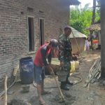 Babinsa Koramil 2305/Cinangka, Karbak Renovasi Rumah Warga