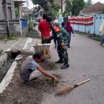 Babinsa Koramil 2307/Ciwandan, Karbak Pembersihan Selokan