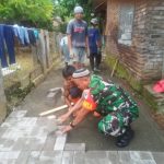 Babinsa Koramil 2304/Anyer, Karbak Pemasangan Paving Blok