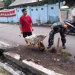 Babinsa Koramil 2307/Ciwandan, Karbak Pembersihan Selokan