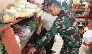 Babinsa Koramil 2301/Cilegon, Komsos Membahas Tentang Harga Daging