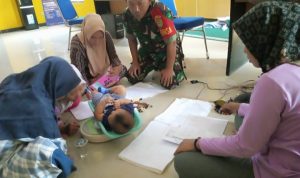 Babinsa Koramil 2302/Bojonegara, Bintahwil Penimbangan Anak Stunting