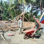 Babinsa Koramil 2304/Anyer, Karbak Pemasangan Pondasi Rumah