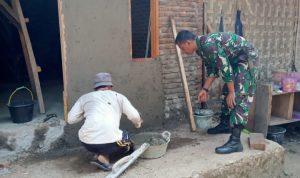 Babinsa Koramil 2305/Cinangka, Karbak Melaster Rumah