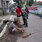 Babinsa Koramil 2307/Ciwandan, Karbak Pembersihan Selokan