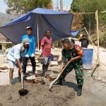 Babinsa Koramil 2302/Bojonegara, Karbak Pembuatan Rumah Warga