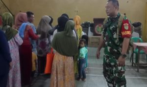 Babinsa Koramil 2305/Cinangka, Bintahwil Pendampingan Penyaluran BLT Desa