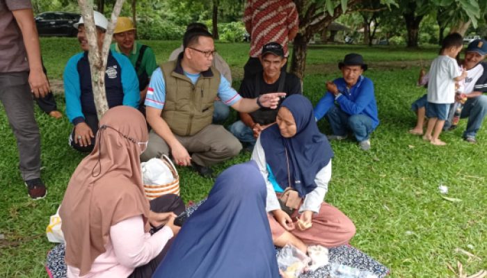 Pj Bupati Lahat, Muhammad Farid Tinjau Gotong Royong di Taman Ayik Lematang