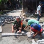 Babinsa Koramil 2304/Anyer, Karbak Pemasangan Paving Blok