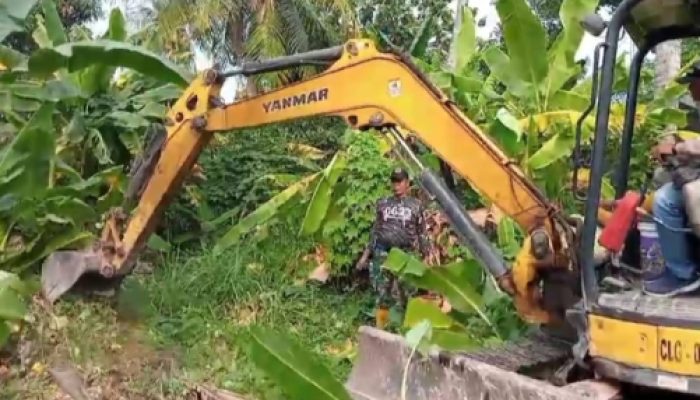 Menghindari Banjir Musim Hujan, Koramil 2303/Pulomerak Laksanakan Program Kali Bersih