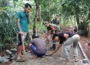 Babinsa Koramil 2304/Anyer, Karbak Pemasangan Paving Blok