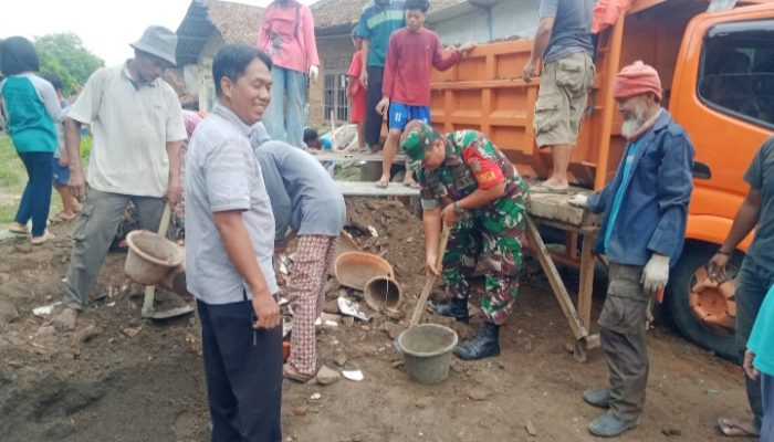 Babinsa Koramil 2306/Mancak, Karbak Pemindahan Tanah