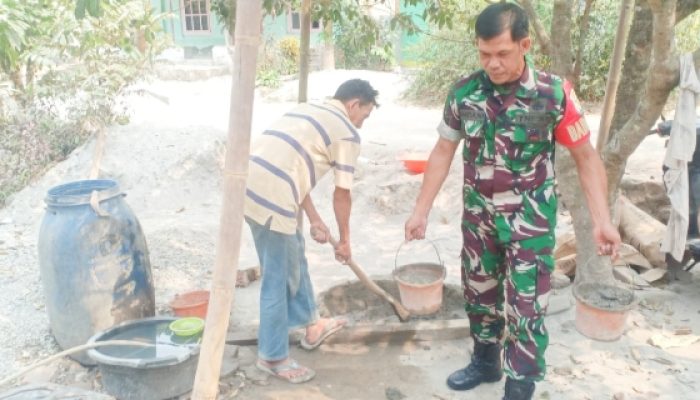 Babinsa Koramil 2306/Mancak Karbak Pembuatan Rumah