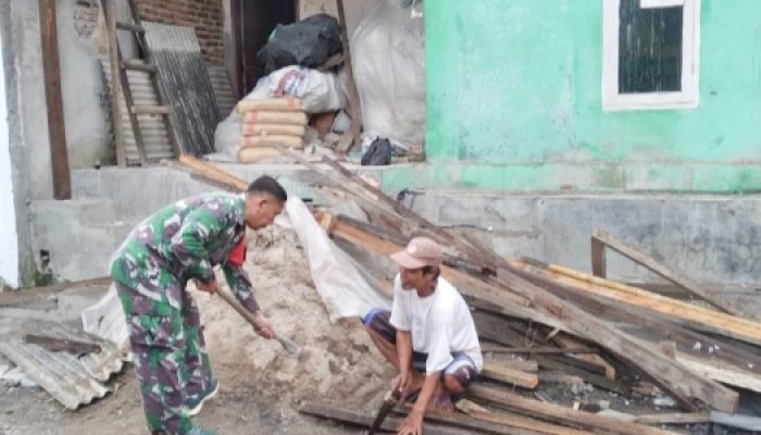 Babinsa Koramil 2302/Bojonegara, Komsos Renovasi rumah