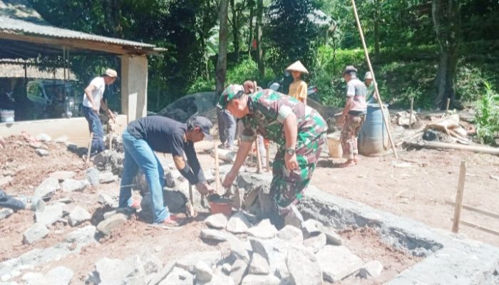 Babinsa Koramil 2306/Mancak, Karbak Renovasi Rumah