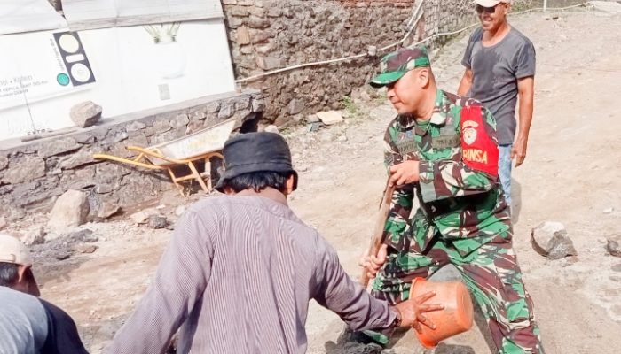 Babinsa Koramil 2305/Cinangka, Karbak Pembuatan Tembok Penahan Tanah