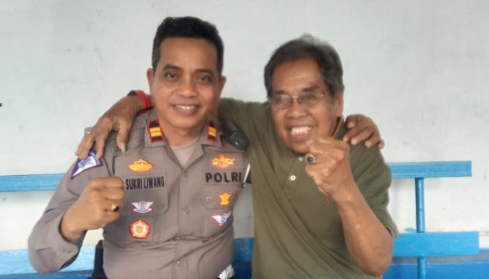 Kasat Lantas Polres Takalar Terlihat Mesra dengan Bendahara PWI Takalar