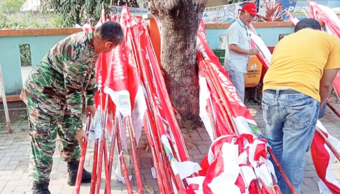 Babinsa Koramil 2301/Cilegon, Puan Ter Pemasangan Umbul-Umbul dan Bendera Merah Putih