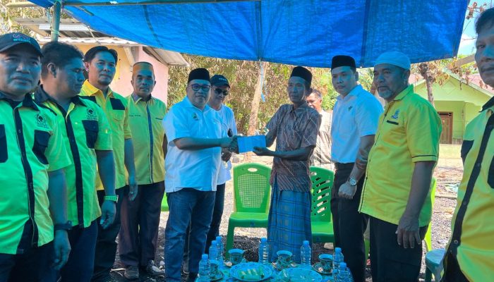 Daeng Manye dan Daeng Lurang Kunjungi Korban Kebakaran di Maradekaya dan Berikan Bantuan