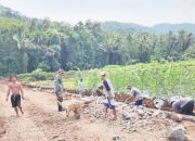 Babinsa Koramil 2304/Anyer, Karbak Pembuatan Irigasi