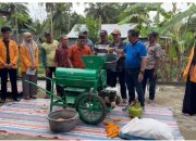 Program Penerapan Teknologi Pemipil Jagung Portabel Dukung Agroindustri Desa Congko