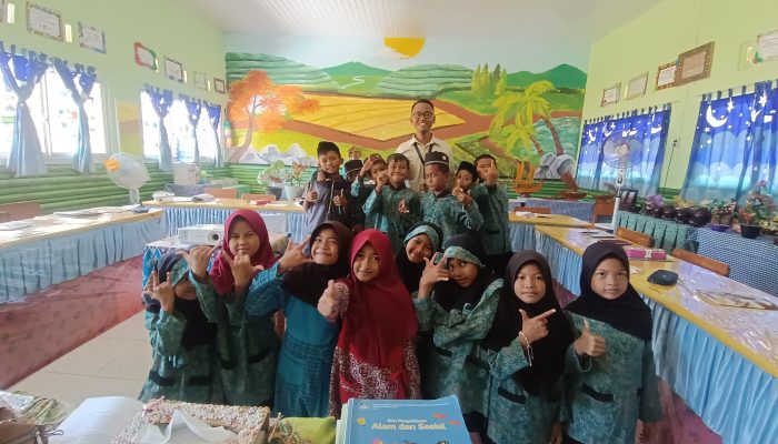 Mahasiswa KNKT UBB Ajukan Program Mengajar Bahasa Inggris di SDN 9 Namang, Bangun Generasi Global Sejak Dini