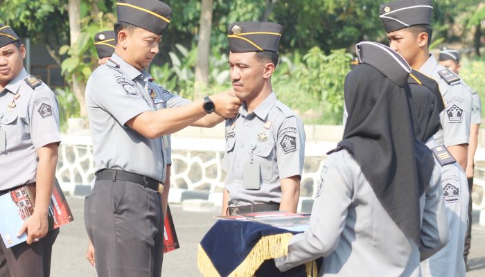 Pengabdian Berubah Manis, Empat Pegawai Lapas Cilegon Terima Kenaikan Pangkat