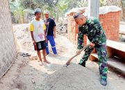 Babinsa Koramil 2305/Cinangka, Karbak Pembuatan Pondasi Rumah