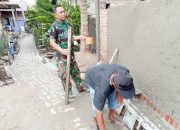 Babinsa Koramil 2305/Cinangka, Karbak Pembuatan Pondasi Rumah Warga