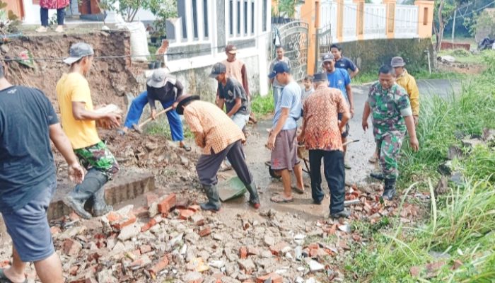 Babinsa Koramil 2307/Ciwandan, Karbak Pengangkatan Pondasi Roboh