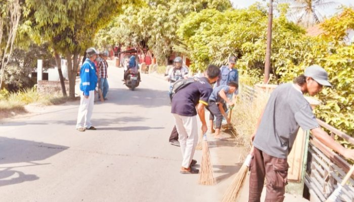 PT RCM Bersama Warga Bergotong Royong ERSAMA WARGA Bergotong Royong, Untuk Bersihkan Jalan Raya