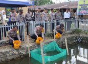 Dukung Program Ketahanan Pangan Nasional,Polres Maros Tebar 3000 Bibit Ikan Di Lau