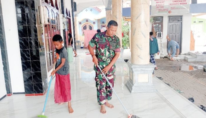 Babinsa Koramil 2303/Pulomerak, Karbak Pembersihan Masjid