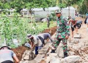 Babinsa Koramil 2304/Anyer, Karbak Pemasangan Pondasi Rumah