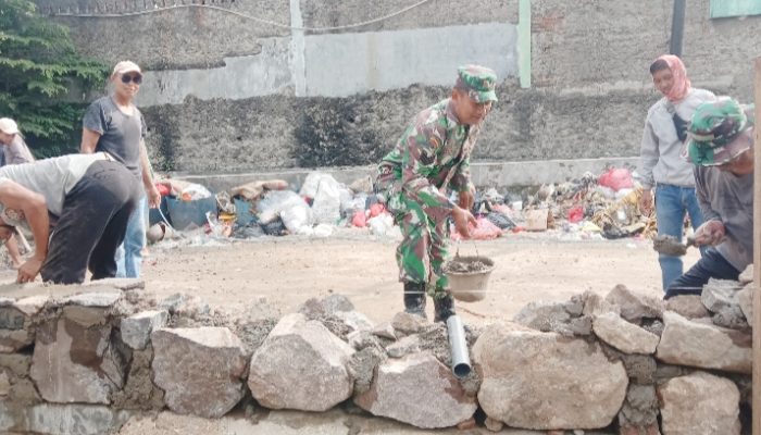 Babinsa Koramil 2305/Cinangka, Karbak Pembuatan Pondasi