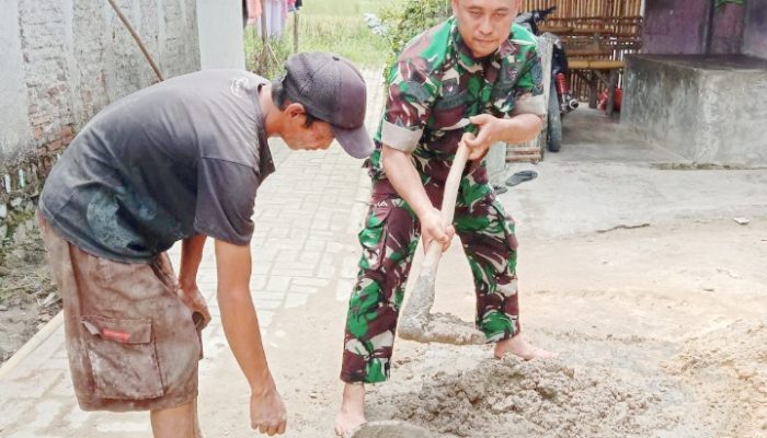 Babinsa Koramil 2305/Cinangka, Karbak Pembuatan Pondasi Rumah