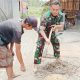 Babinsa Koramil 2305/Cinangka, Karbak Pembuatan Pondasi Rumah