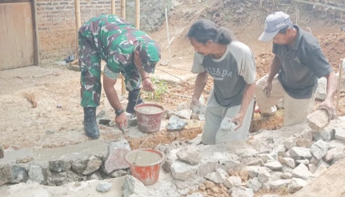 Babinsa Koramil 2306/Mancak, Karbak Pembuatan Saluran Air