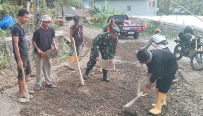 Babinsa Koramil 2303/Pulomerak, Karbak Perbaikan Jalan