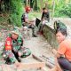 Babinsa Koramil 2304/Anyer, Karbak Membantu Perehaban Rumah