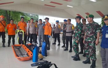 Antisipasi Bencana Alam Dan Cuaca Ektrem, Kapolres Maros Bersama Komandan Brigif Kostrad Cek Peralatan SAR BPBD Maros