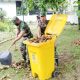 Babinsa Koramil 2301/Cilegon, Karbak Pembersihan Sampah Taman