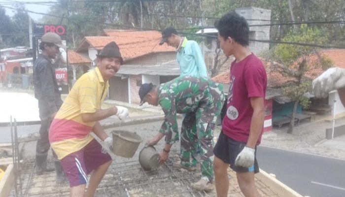 Babinsa Koramil 2304/Anyer, Karbak Pengecoran Masjid