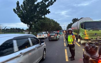 Kapolres Maros Turun Langsung Pimpin Personel Urai Kemacetan Dampak Libur Awal Tahun