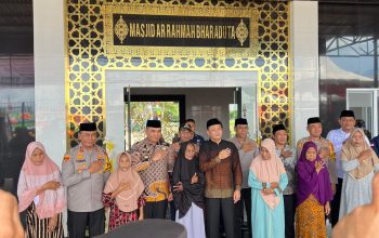 Dr. H. Hengky Yasin Bersama Pj. Bupati, Ketua DPRD Takalar dampingi Kapolda Sulsel Resmikan Masjid Ar Rahman Bharaduta