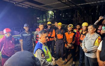 Kapolres Maros Pantau Langsung Proses Evakuasi  Dan Pencarian Mahasiswa Terseret arus Di Sungai Biseang La’boro