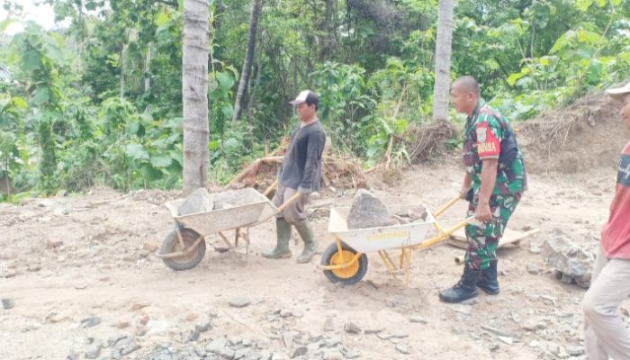 Babinsa Koramil 2307/Ciwandan, Karbak Pembangunan Pondasi TPT