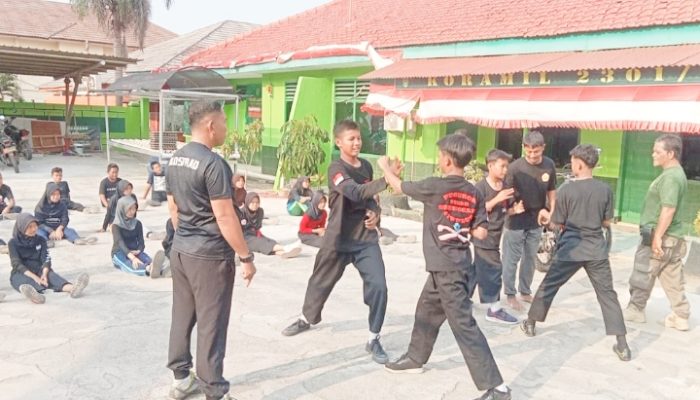 Babinsa Koramil 2301/Cilegon, Bintahwil Pelatihan Pencak Silat Usia Dini