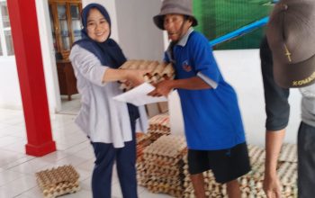 Pemkab Jeneponto Salurkan Bantuan Beras Premium untuk Warga Kurang Mampu