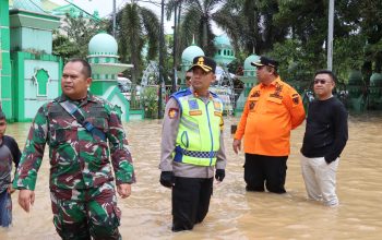 Kapolres Maros Bersama Forkopimda Pantau Banjir Dan Lokasi Pengungsian